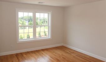 515 School St, North Kingstown, RI 02852