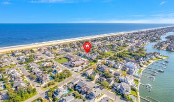 45 Strickland St, Bay Head, NJ 08742