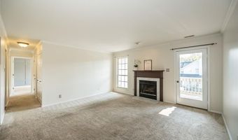 1445 Whispering Creek Dr E, Ballwin, MO 63021