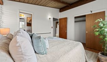 2272 Komo Mai Dr, Pearl City, HI 96782