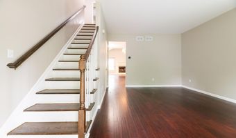 11 Water St, Aberdeen, NJ 07747
