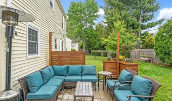 25 Marshall Way, East Providence, RI 02916