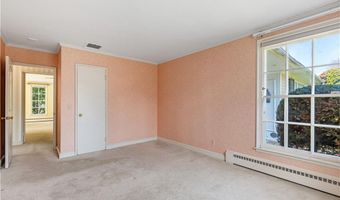 28 S Hill Dr, Cranston, RI 02920