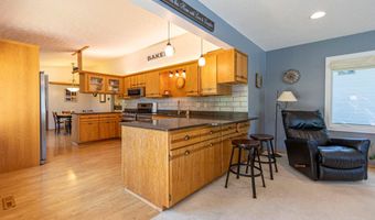 1301 Geneva Dr, Alexandria, MN 56308