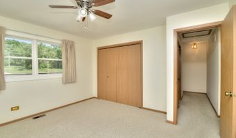 9925 Amanda Ln, Algonquin, IL 60102