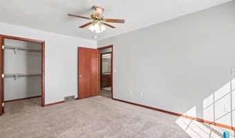 412 N 9th Ave, Brandon, SD 57005