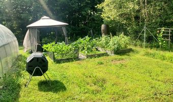 335 S Albany Rd, Albany, VT 05820
