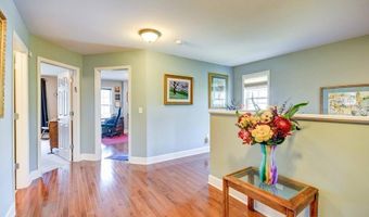 84 Andriana Ln, Albany, NY 12204