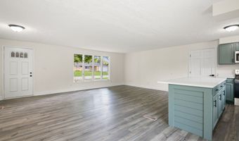 615 Country Club Ln, Anderson, IN 46011