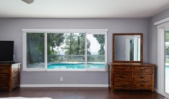 9976 Grandview Dr, La Mesa, CA 91941
