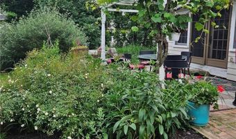 1220 Hope St, Bristol, RI 02809