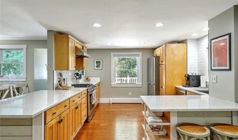1216 E Main Rd, Middletown, RI 02842