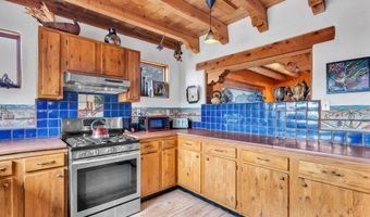42 Hondo Seco Rd, Arroyo Hondo, NM 87513