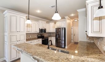 4006 Edgewater Dr, Benton, AR 72109
