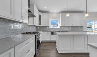 1 Potters Ct, Bayville, NJ 08721