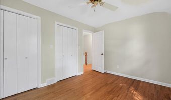 3 Fenway Dr, Albany, NY 12211