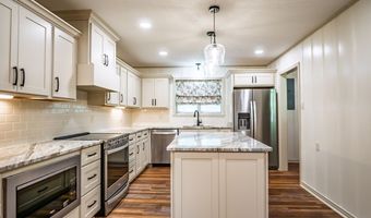 203 James St, Batesville, MS 38606