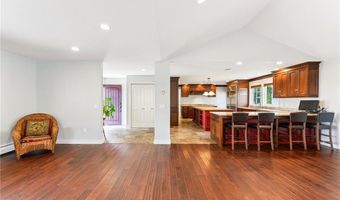 18 Anawan Ave, Narragansett, RI 02882