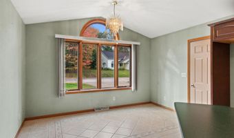 440 BEVERLY Dr, Amherst, WI 54406