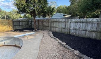 808 E Walnut St, Aurora, MO 65605