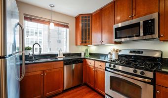 4113 S FOUR MILE RUN Dr #404, Arlington, VA 22204