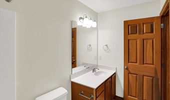 6686 Woodcrest Dr, Avon, IN 46123