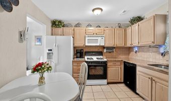 905 Madaline Dr, Avenel, NJ 07001