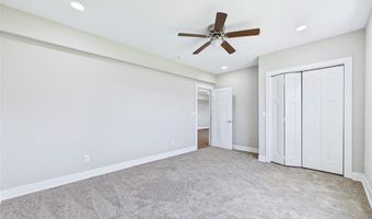 126 Woodland Hills Ct, Alton, IL 62002