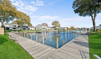 66 Harbor N, Amityville, NY 11701