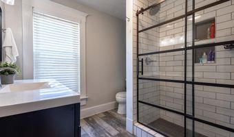 120 W Locust St, Aurora, MO 65605