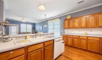 103 Minuteman Cir, Allentown, NJ 08501