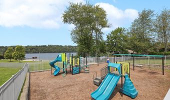 52 Berkshire Dr, Brookfield, CT 06804
