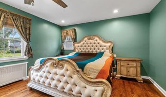 50 Towne St, Amityville, NY 11701