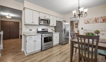 2631 N Stuart Dr, Arlington Heights, IL 60004