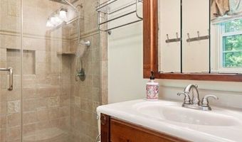 8502 WOODBINE Ln, Annandale, VA 22003