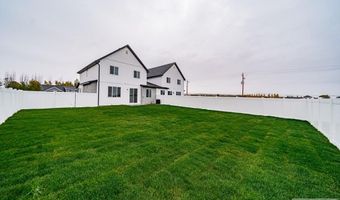 2062 47th St, Ammon, ID 83406