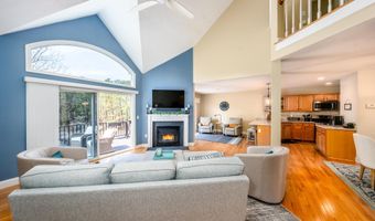 8 Hollyhock Knoll Ct 8, Bourne, MA 02532