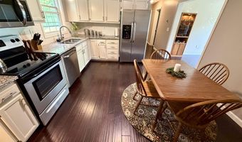 32 Albe Dr, Bennington, VT 05201