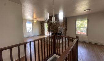 17 Frontier St, Diamondville, WY 83116