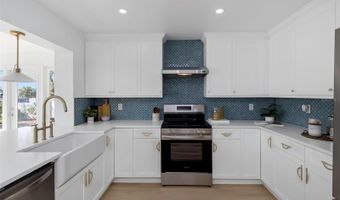 6321 BALBOA Ln, Apollo Beach, FL 33572