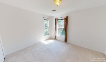 2802 S Knightsbridge Cir, Ann Arbor, MI 48105