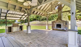5 Normandy Sq, Guilderland, NY 12009