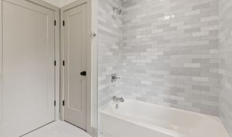 8246 Windcombe Blvd, Indianapolis, IN 46240