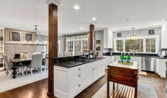 17 Canterbury Ln, Bedford, NH 03110