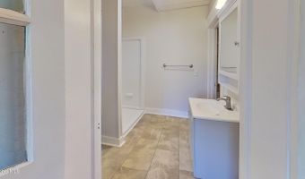 568 Park Ave Apt 1, Albany, NY 12208