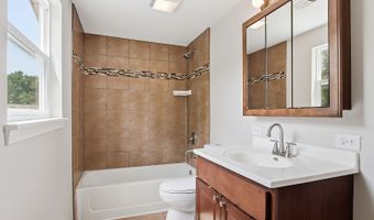 615 Highland Ave, Antioch, IL 60002