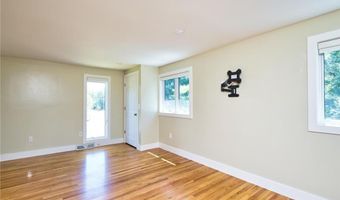 23 Fesser Ave, Bristol, RI 02809