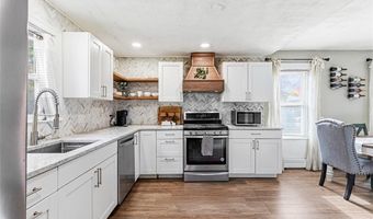 27 Dean Ave, Johnston, RI 02919