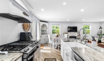 93 Burdickville Rd, Charlestown, RI 02813