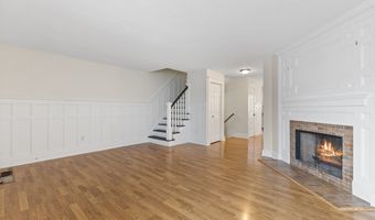 27 Crows Nest Ln 7E, Danbury, CT 06810